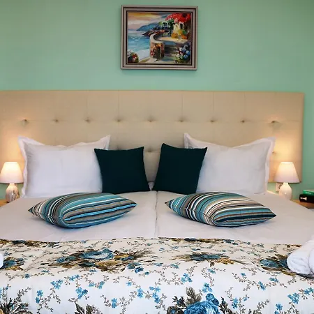 Sea Port Celebrity - Lets4holiday Apartment